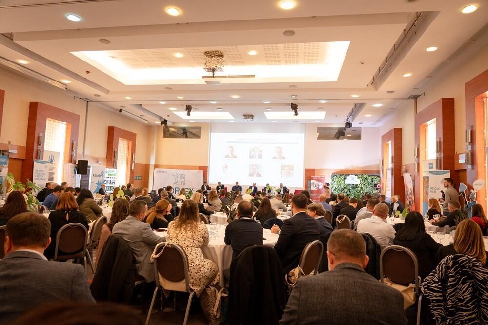 Tendințe la nivel mondial, bune practici și soluții la provocările pieței românești de workplace, property și facility management la ROFMEX 2024